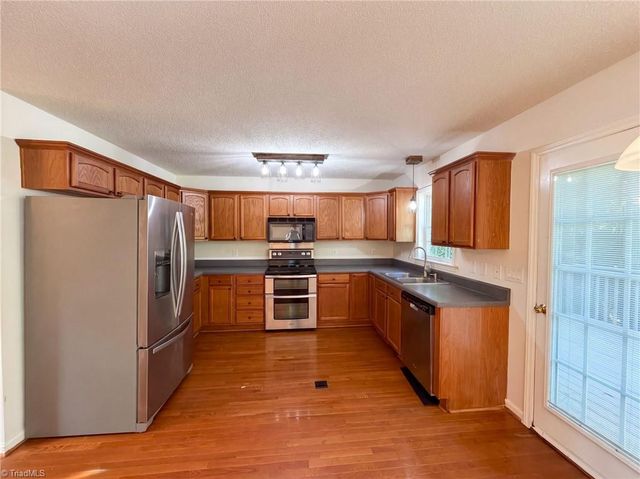 3888 Courtland Circle, Thomasville, NC 27360