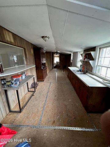 582 Five Mile Road, Richlands, NC 28574