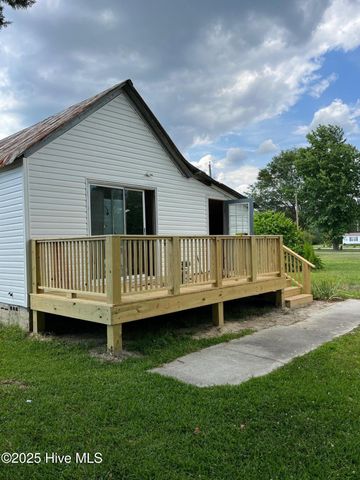 582 Five Mile Road, Richlands, NC 28574