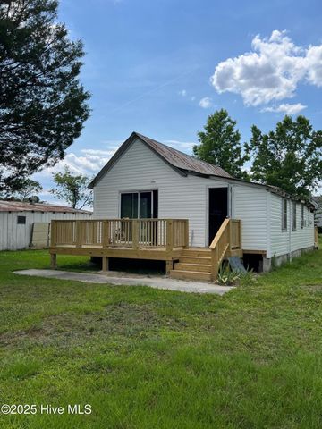 582 Five Mile Road, Richlands, NC 28574