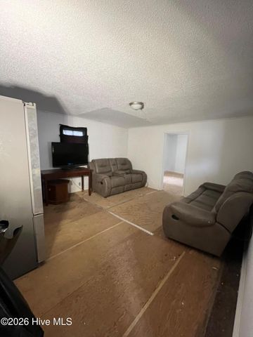 582 Five Mile Road, Richlands, NC 28574