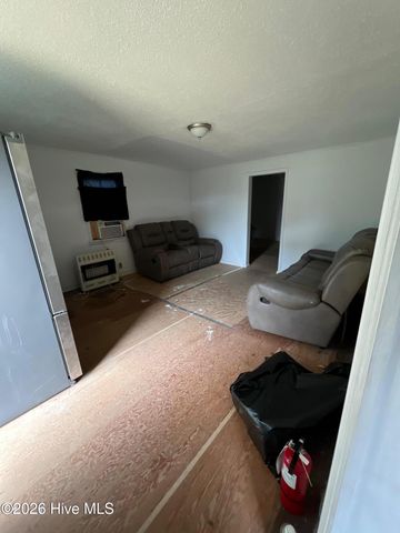 582 Five Mile Road, Richlands, NC 28574