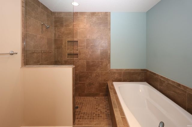 7132 Evansbrook Drive, Fort Wayne, IN 46835