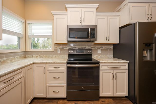 7132 Evansbrook Drive, Fort Wayne, IN 46835