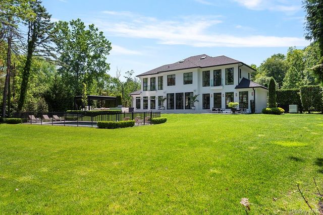 22 Eastview Lane, Old Brookville, NY 11545