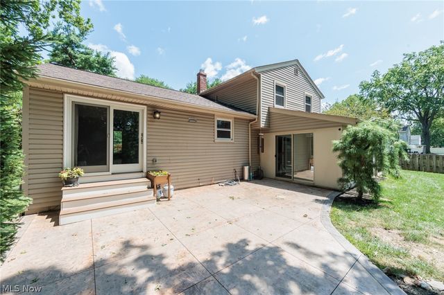 6182 Stafford Drive, North Olmsted, OH 44070