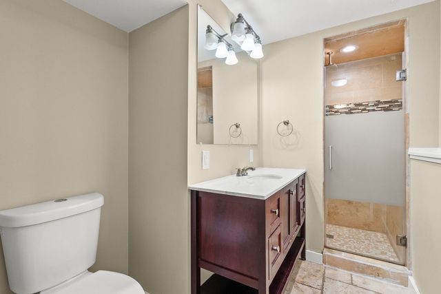 153 SW Camelot Way, Bolingbrook, IL 60440