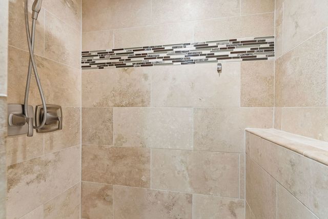 153 SW Camelot Way, Bolingbrook, IL 60440