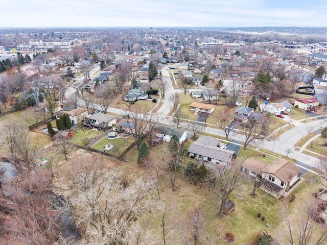 153 SW Camelot Way, Bolingbrook, IL 60440