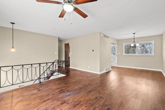 153 SW Camelot Way, Bolingbrook, IL 60440