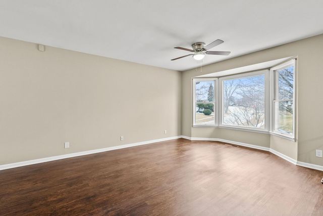 153 SW Camelot Way, Bolingbrook, IL 60440