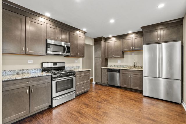 153 SW Camelot Way, Bolingbrook, IL 60440