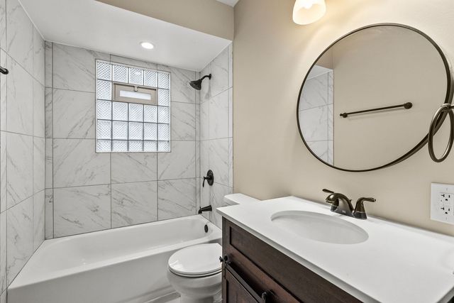 153 SW Camelot Way, Bolingbrook, IL 60440