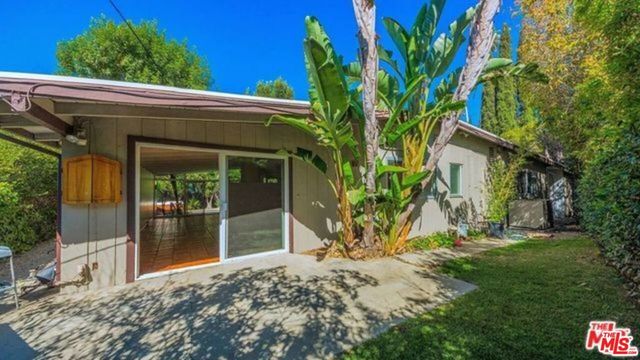 8090 Mulholland Drive, Los Angeles, CA 90046
