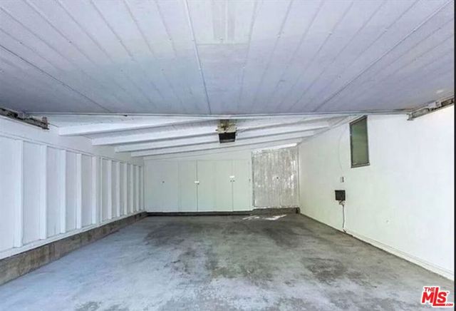 8090 Mulholland Drive, Los Angeles, CA 90046