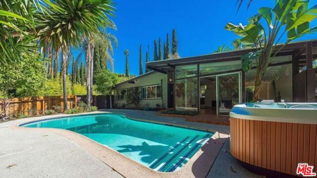 8090 Mulholland Drive, Los Angeles, CA 90046