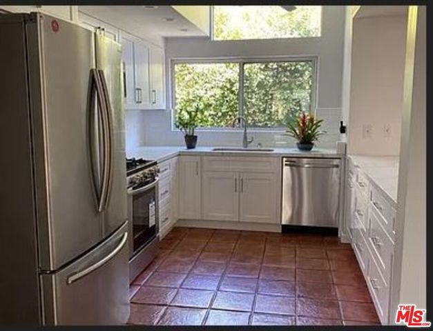 8090 Mulholland Drive, Los Angeles, CA 90046