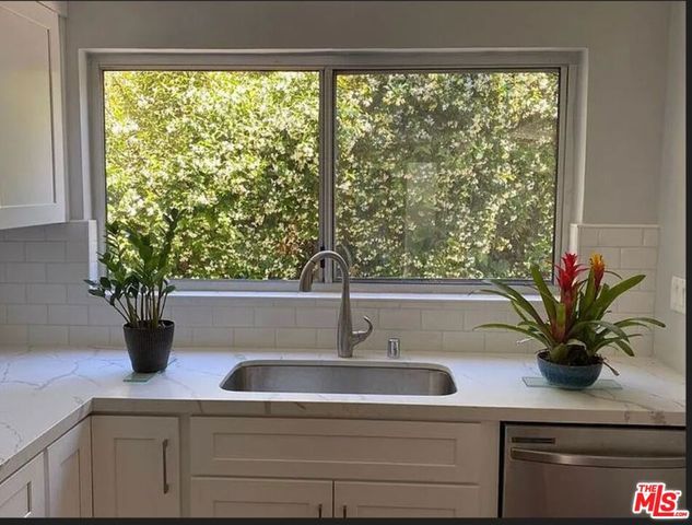 8090 Mulholland Drive, Los Angeles, CA 90046