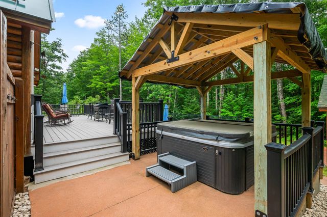 34 Charles Road, Conway, NH 03813
