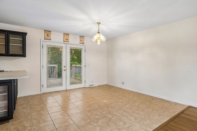 2009 Wolfe Rd, White Bluff, TN 37187