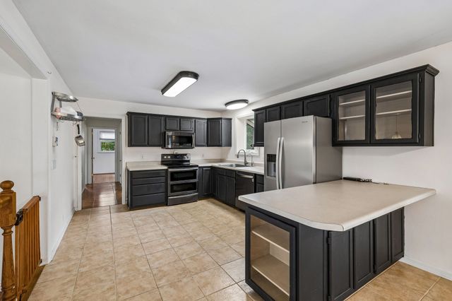 2009 Wolfe Rd, White Bluff, TN 37187