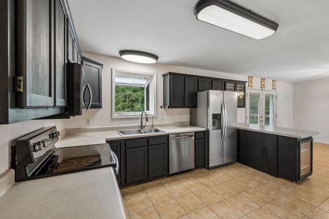 2009 Wolfe Rd, White Bluff, TN 37187