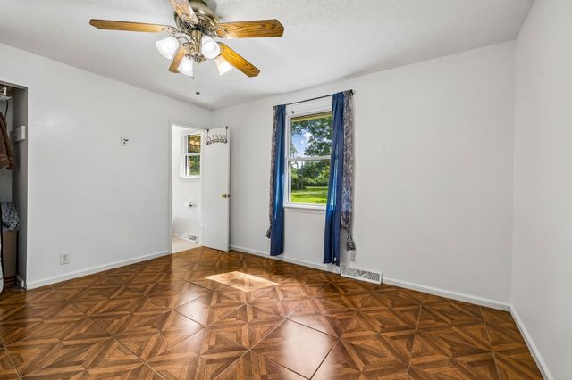 2009 Wolfe Rd, White Bluff, TN 37187