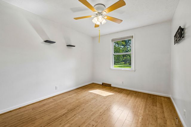 2009 Wolfe Rd, White Bluff, TN 37187
