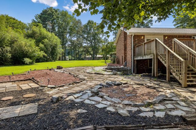 2009 Wolfe Rd, White Bluff, TN 37187