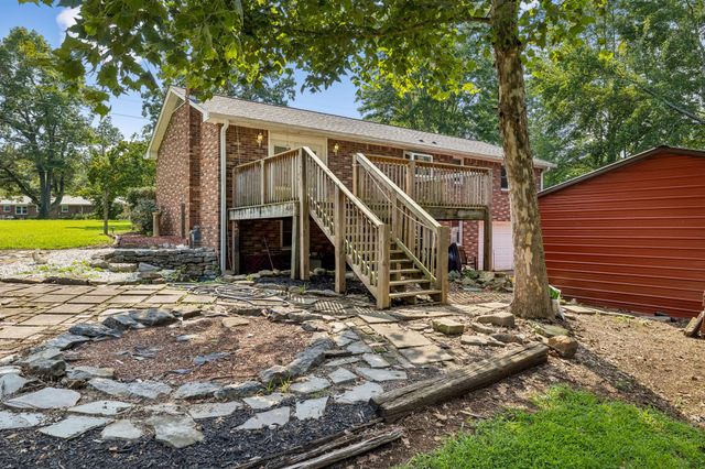 2009 Wolfe Rd, White Bluff, TN 37187