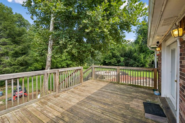 2009 Wolfe Rd, White Bluff, TN 37187