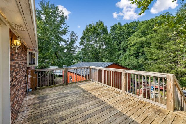 2009 Wolfe Rd, White Bluff, TN 37187