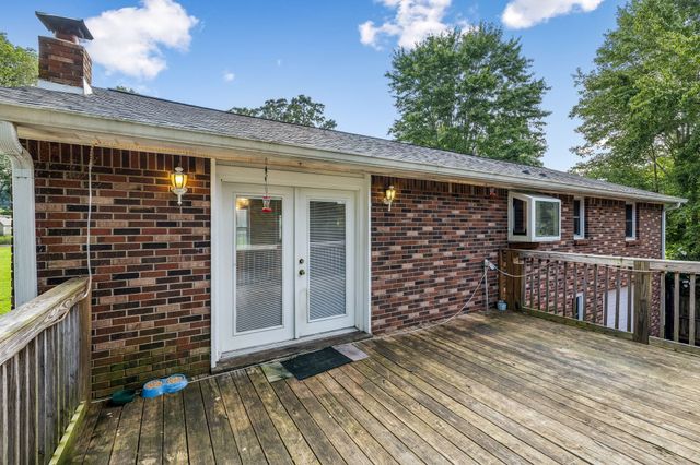 2009 Wolfe Rd, White Bluff, TN 37187