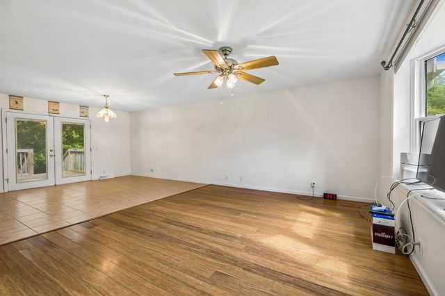 2009 Wolfe Rd, White Bluff, TN 37187