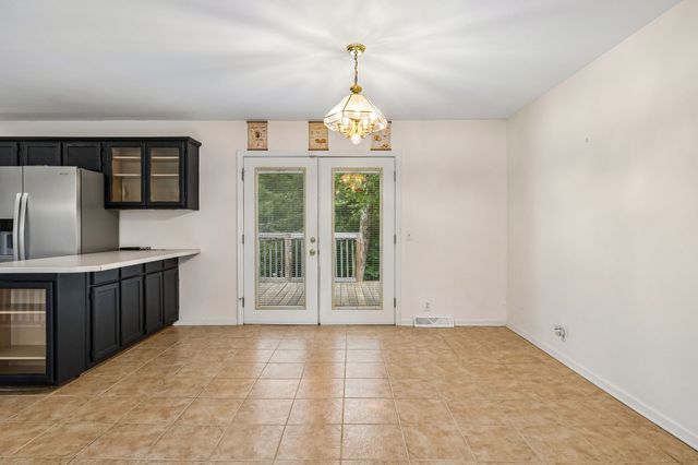 2009 Wolfe Rd, White Bluff, TN 37187