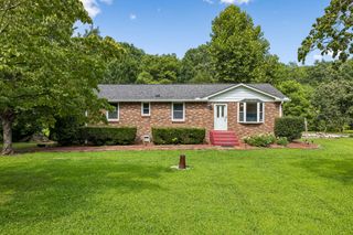2009 Wolfe Rd, White Bluff, TN 37187