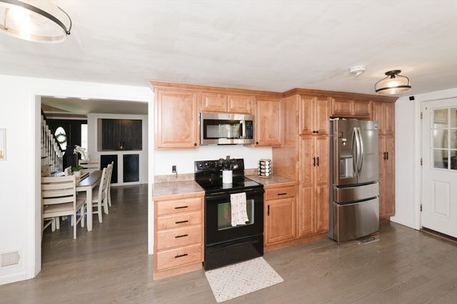 24 Lind St, Oxford, MA 01540