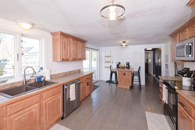 24 Lind St, Oxford, MA 01540