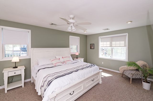 24 Lind St, Oxford, MA 01540