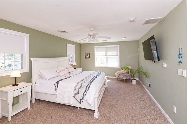 24 Lind St, Oxford, MA 01540