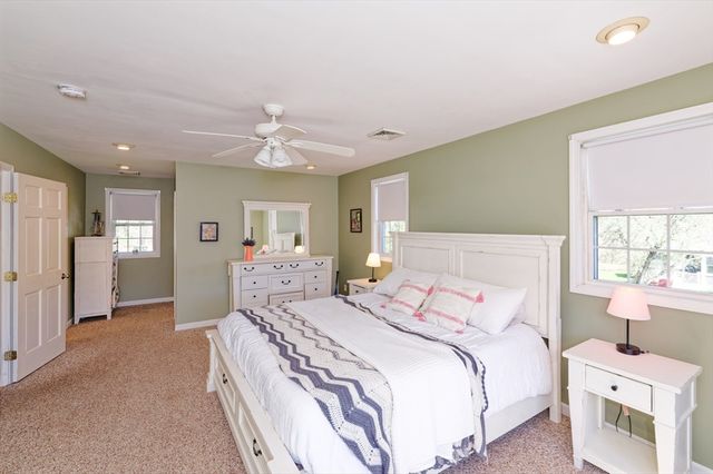 24 Lind St, Oxford, MA 01540
