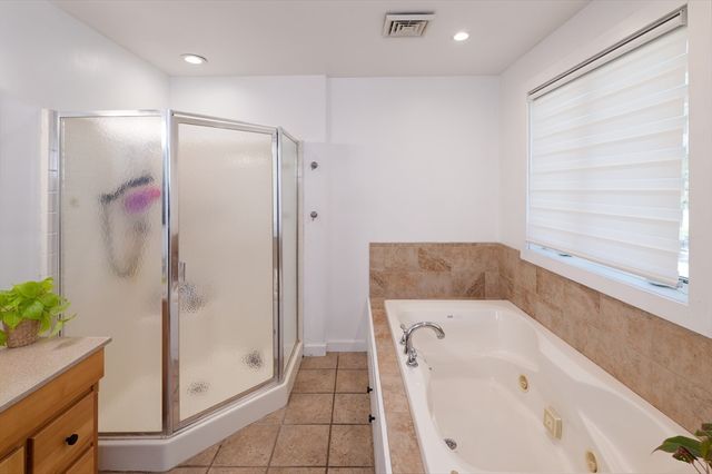 24 Lind St, Oxford, MA 01540