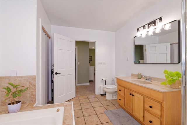 24 Lind St, Oxford, MA 01540