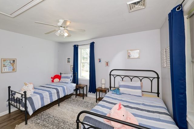 24 Lind St, Oxford, MA 01540