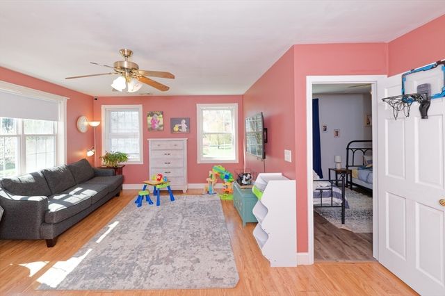 24 Lind St, Oxford, MA 01540