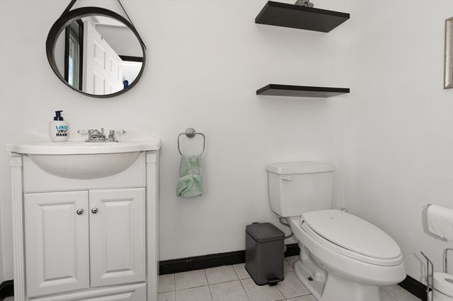 24 Lind St, Oxford, MA 01540