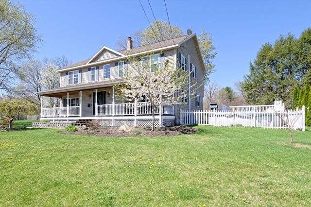 24 Lind St, Oxford, MA 01540