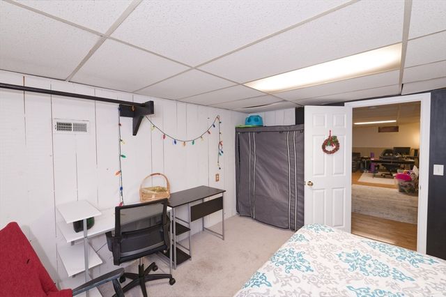 24 Lind St, Oxford, MA 01540