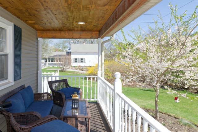 24 Lind St, Oxford, MA 01540