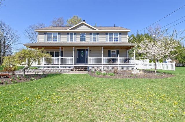 24 Lind St, Oxford, MA 01540